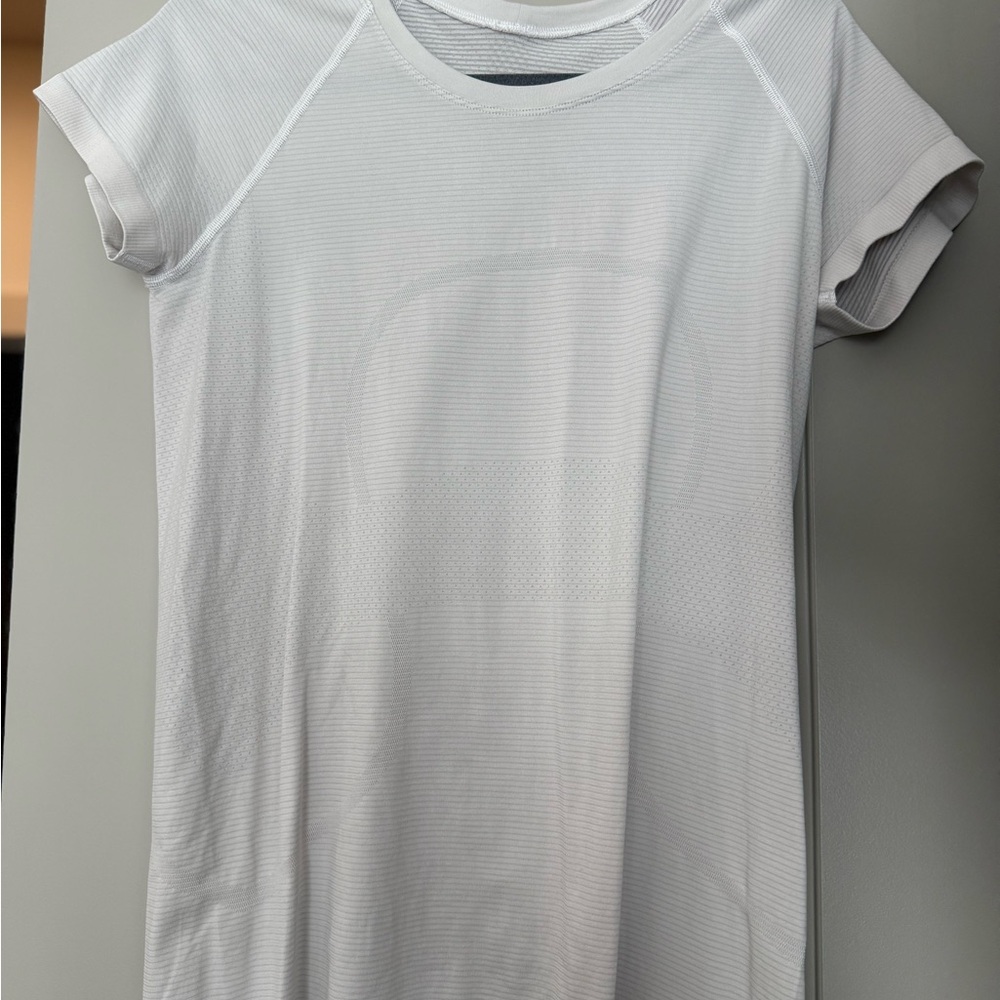 lululemon athletica Light Gray Short Sleeve Tee